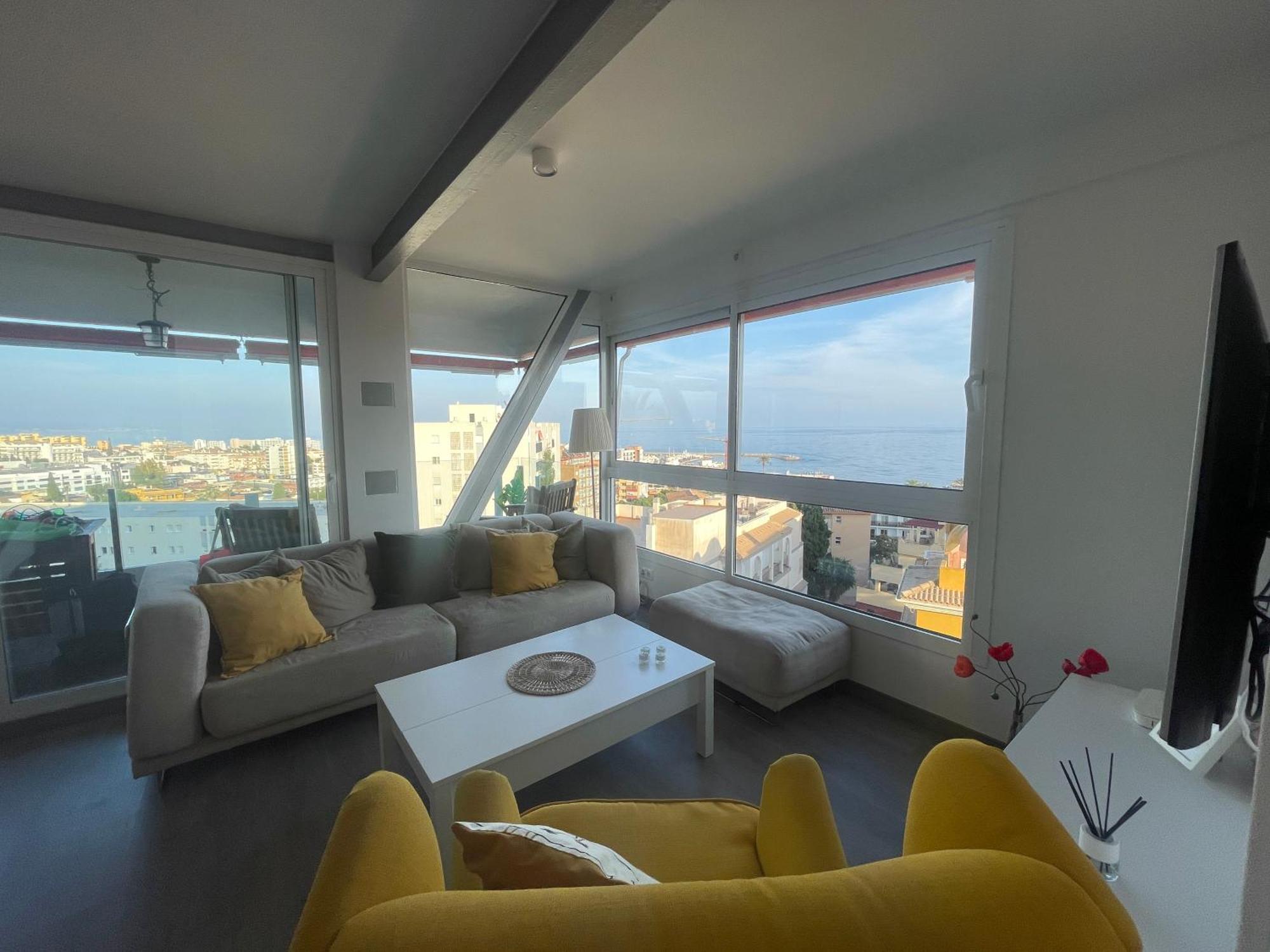 En Urbanización Con Fantásticas Vistas Benalmádena